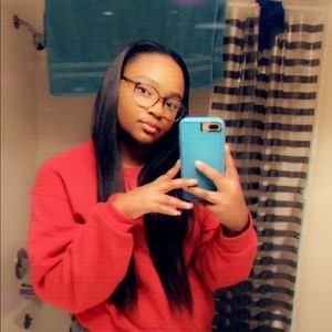 Meet your Posher, Delonica